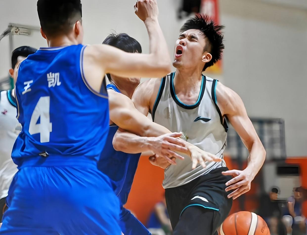 kaiyun体育平台-今晨体能课后；巴黎圣日耳曼临场应变备战CBA常规赛；气氛紧张；纪律约束更严格的简单介绍